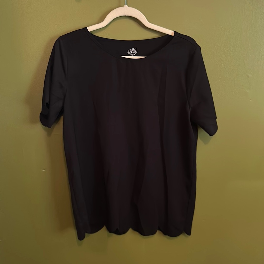 Scalloped black u neck top size M Tickled teal brand